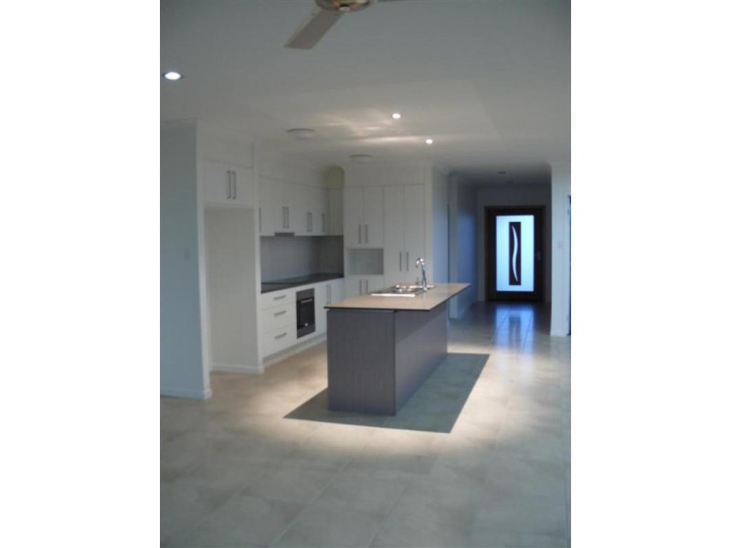 5 Dugong Avenue, Point Vernon QLD 4655