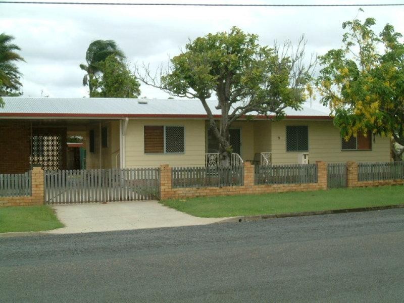 9 Edwin Street, Urangan QLD 4655