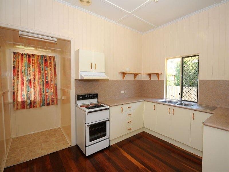 64 Dayman Street, Urangan QLD 4655