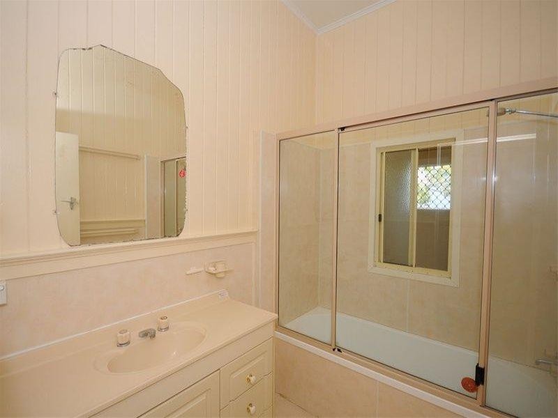 64 Dayman Street, Urangan QLD 4655