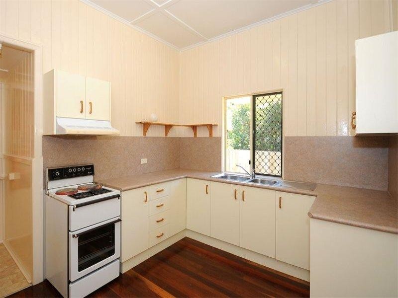 64 Dayman Street, Urangan QLD 4655