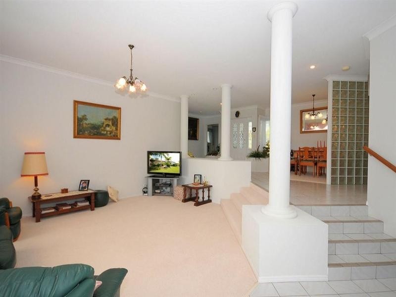 27 Royal Drive, Kawungan QLD 4655