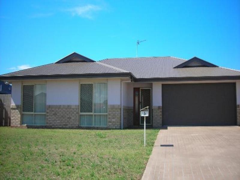 5 Protector Way, Eli Waters QLD 4655