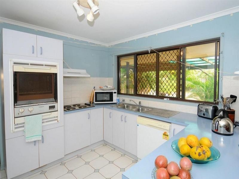 76 Cunningham Street, Urangan QLD 4655