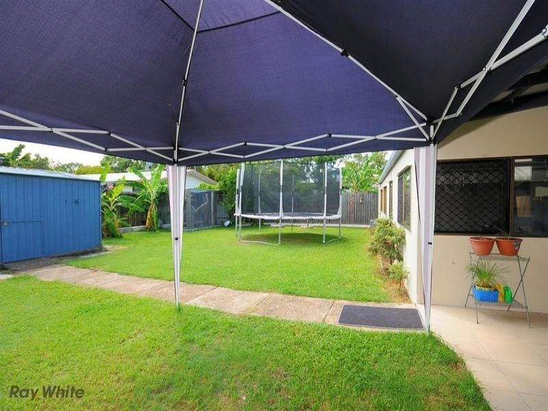 3 Limpus Street, Urangan QLD 4655