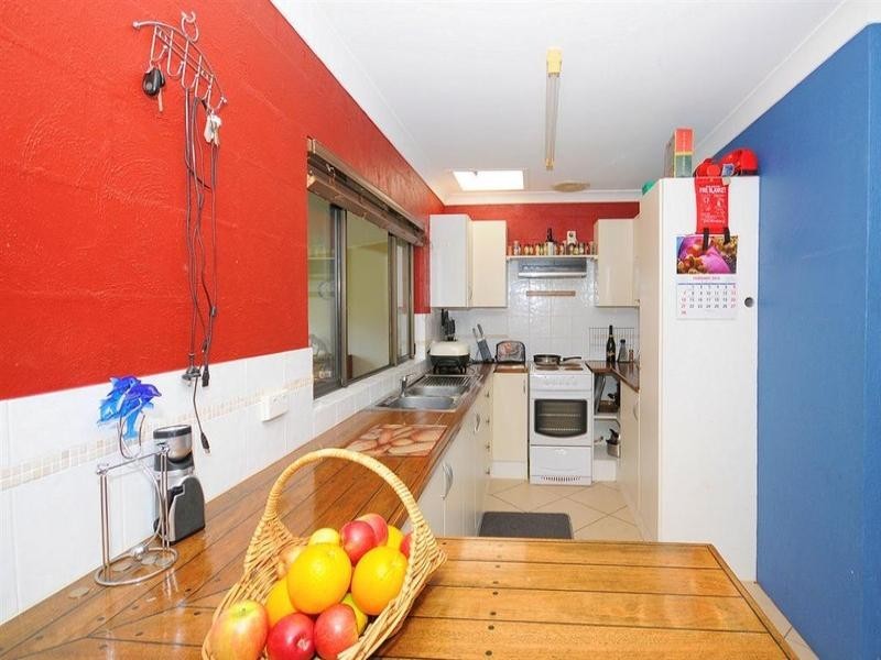 3 Limpus Street, Urangan QLD 4655