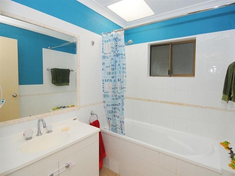 3 Limpus Street, Urangan QLD 4655