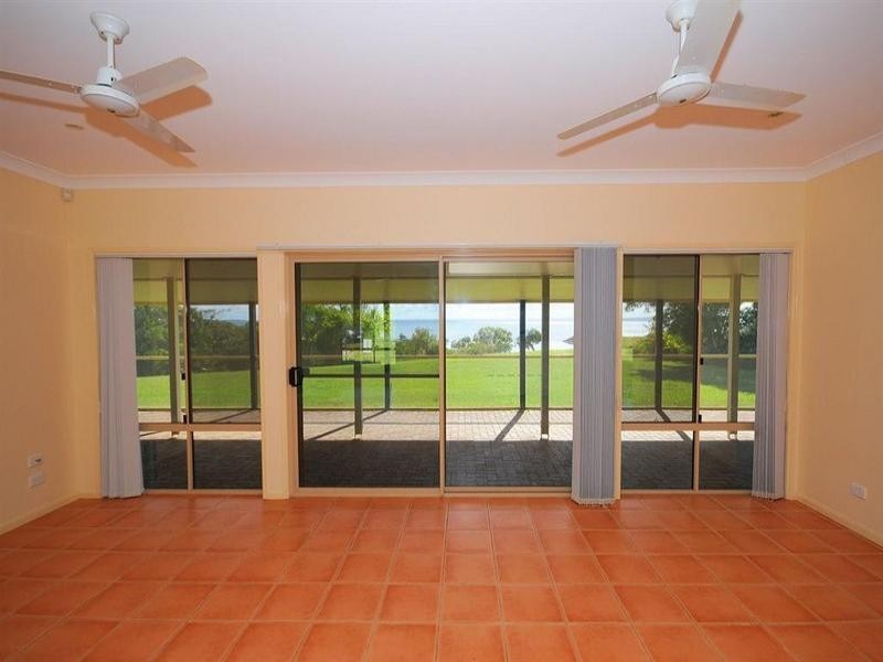 25 Pelican Avenue, Booral QLD 4655