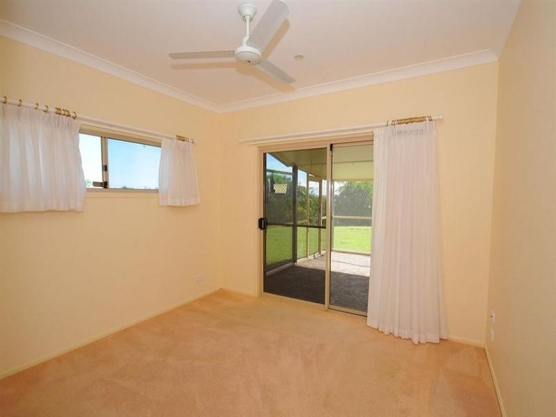 25 Pelican Avenue, Booral QLD 4655