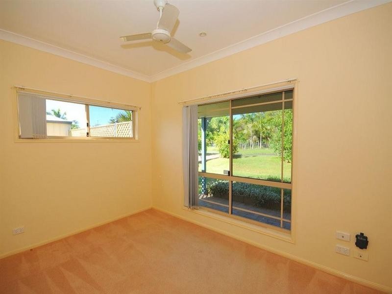 25 Pelican Avenue, Booral QLD 4655