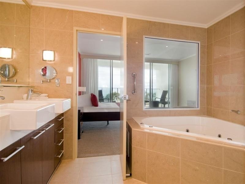 569 Charlton Esplanade, Urangan QLD 4655