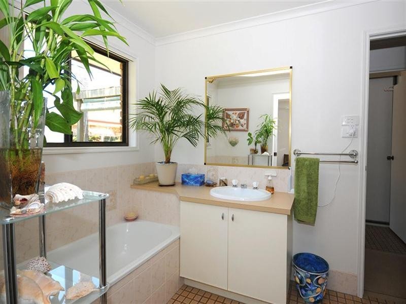 11 Granada Court, Point Vernon QLD 4655