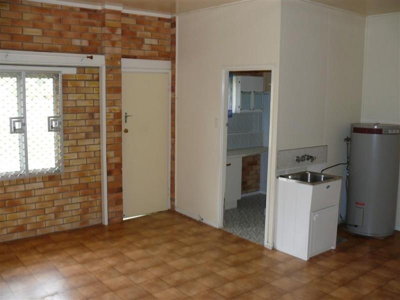 77 Spence Street, Point Vernon QLD 4655