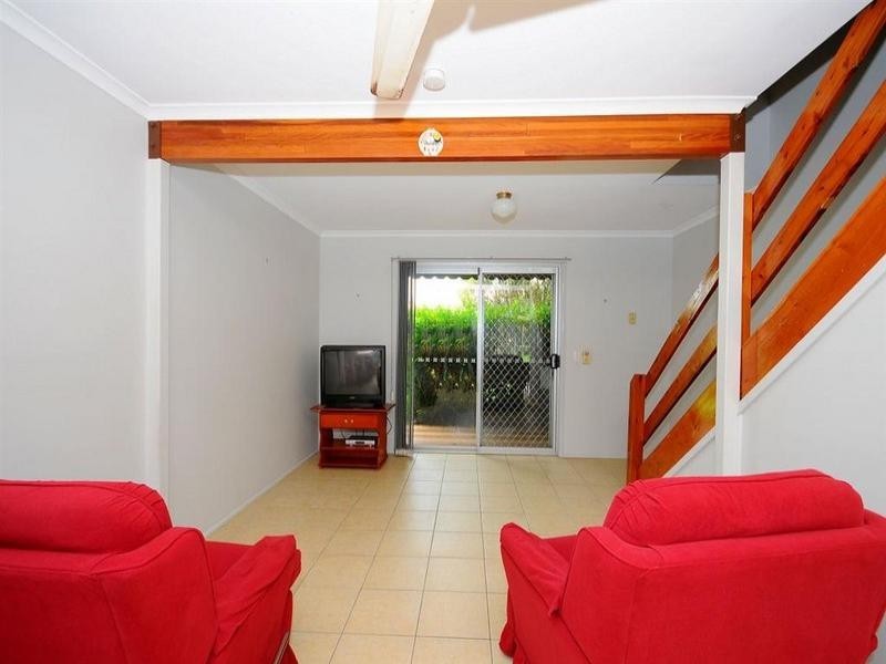 2/6 Beach Road, Pialba QLD 4655