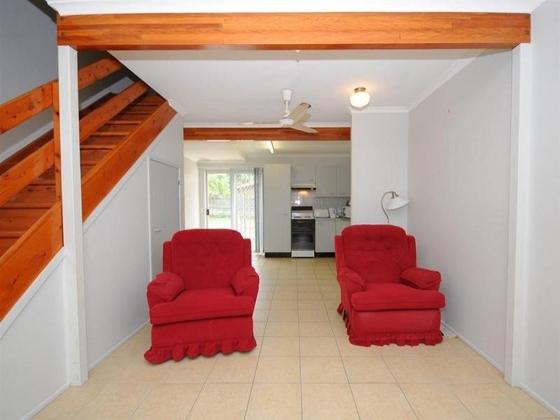 2/6 Beach Road, Pialba QLD 4655