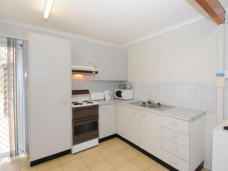 2/6 Beach Road, Pialba QLD 4655