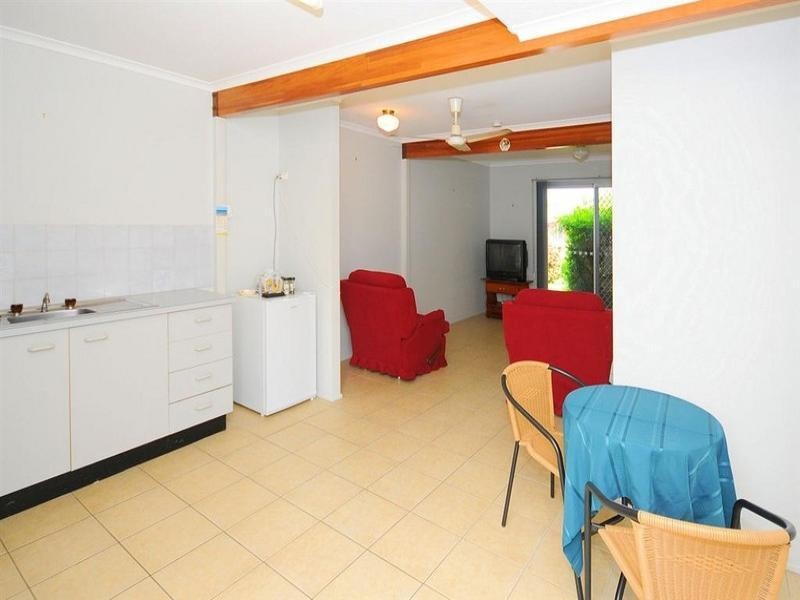 2/6 Beach Road, Pialba QLD 4655