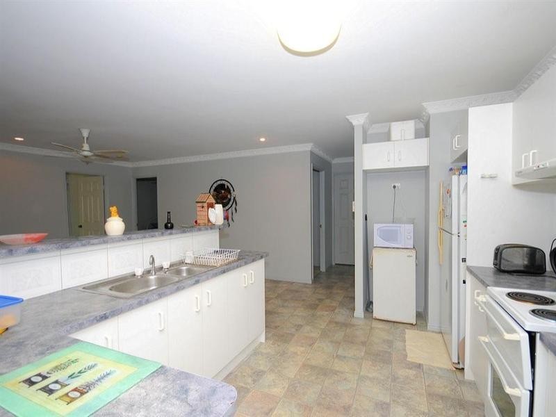 33 Cedar Crescent, Kawungan QLD 4655