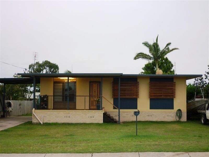 76 Limpus Street, Urangan QLD 4655