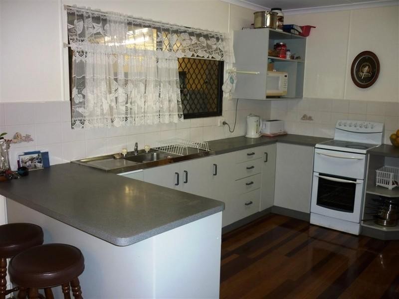 76 Limpus Street, Urangan QLD 4655