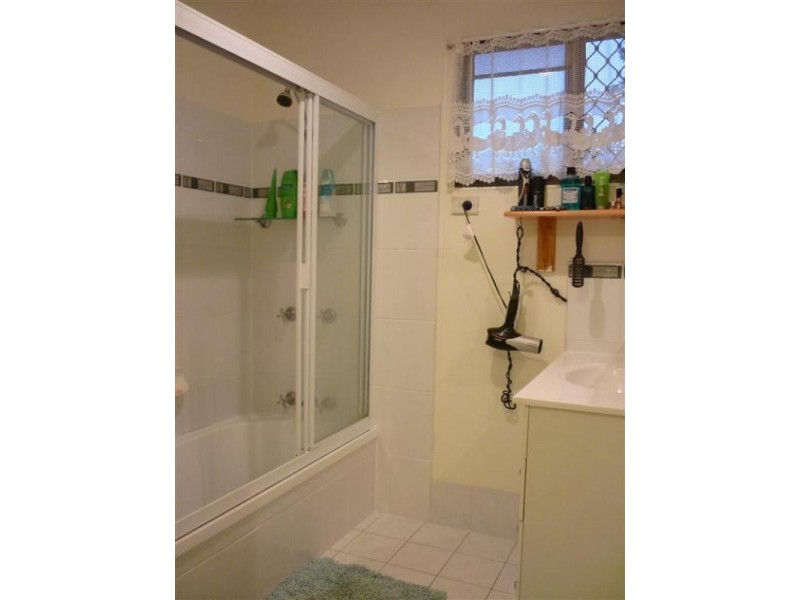 76 Limpus Street, Urangan QLD 4655