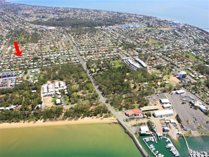 76 Limpus Street, Urangan QLD 4655