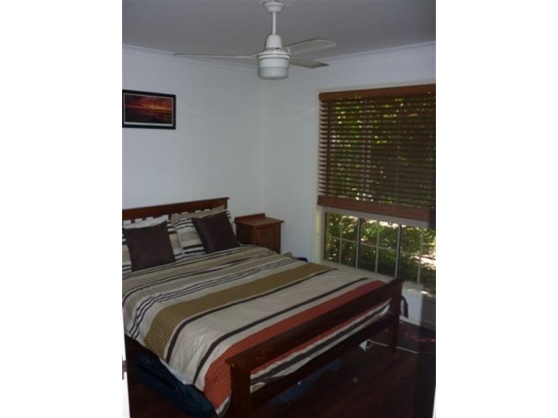 8 Howlett Street, Urangan QLD 4655