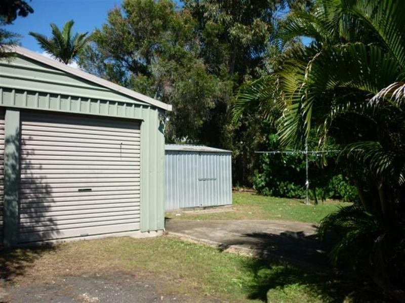 8 Howlett Street, Urangan QLD 4655