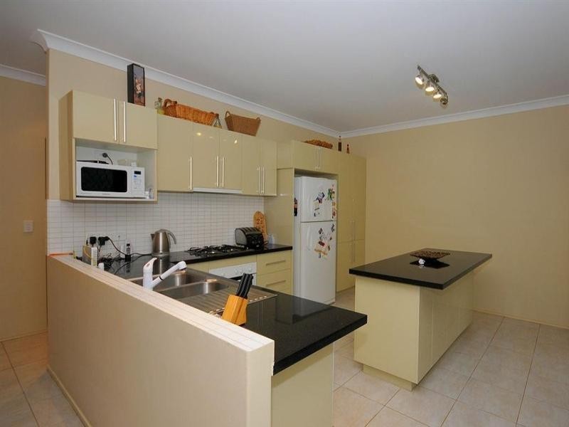 8 Stringybark Drive, Urangan QLD 4655