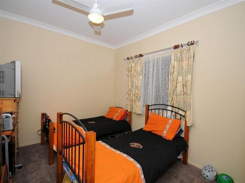 8 Stringybark Drive, Urangan QLD 4655