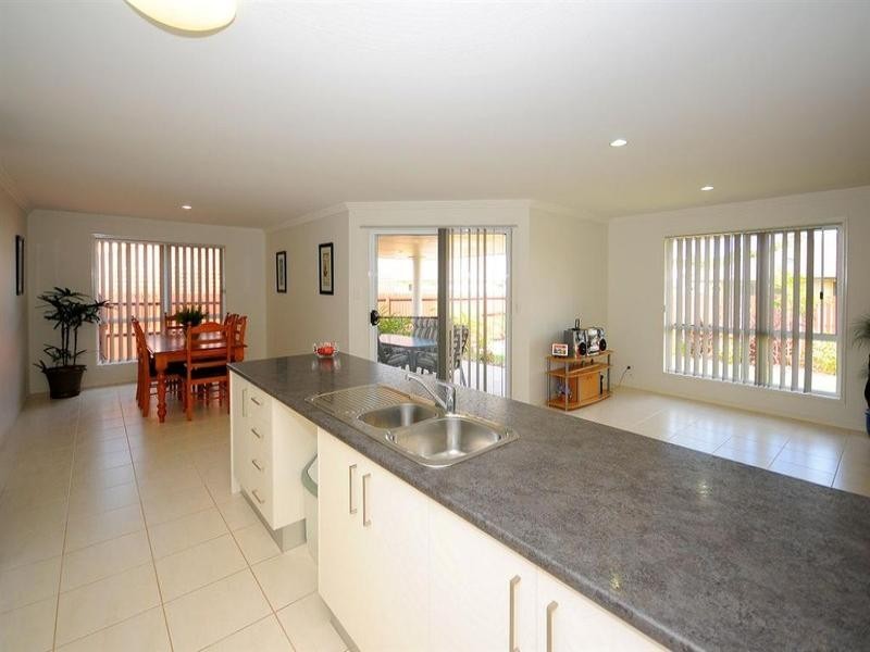 4 McIntyre Court, Urraween QLD 4655