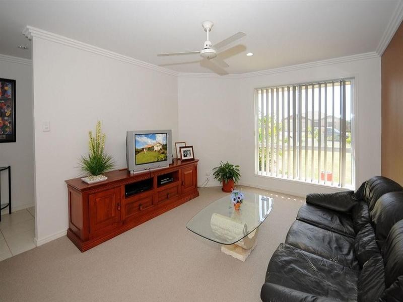 4 McIntyre Court, Urraween QLD 4655