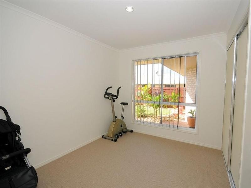 4 McIntyre Court, Urraween QLD 4655