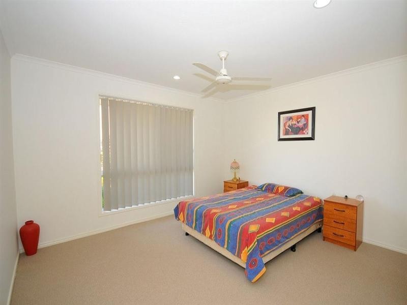 4 McIntyre Court, Urraween QLD 4655