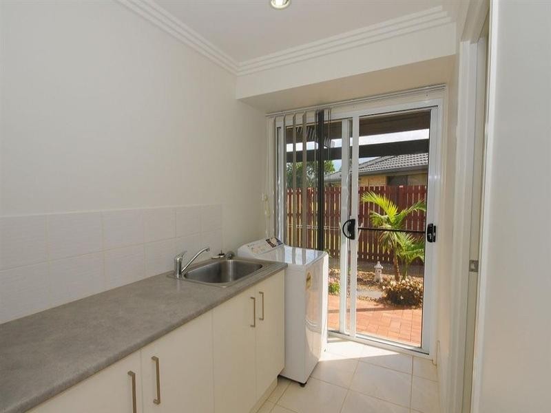 4 McIntyre Court, Urraween QLD 4655