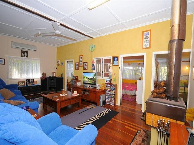 11 King Street, Urangan QLD 4655