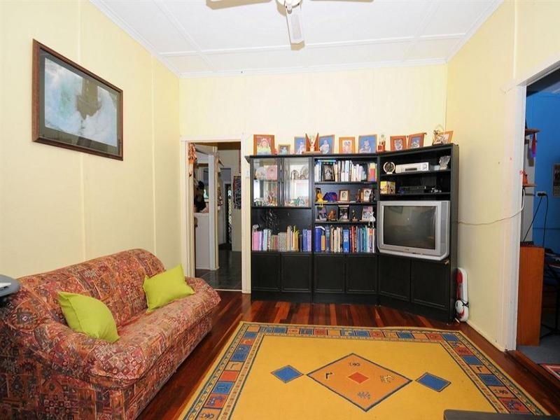 11 King Street, Urangan QLD 4655