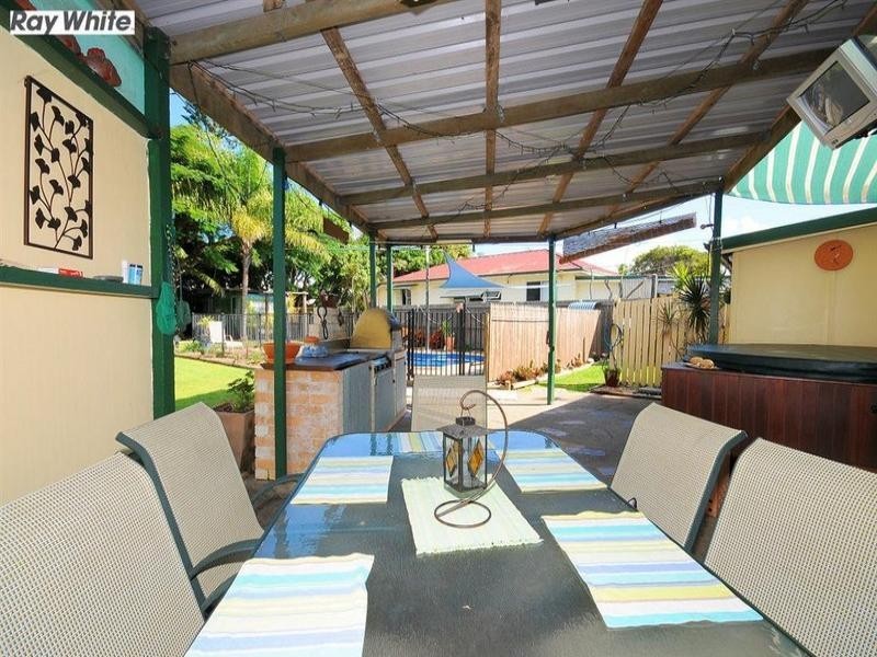 11 King Street, Urangan QLD 4655