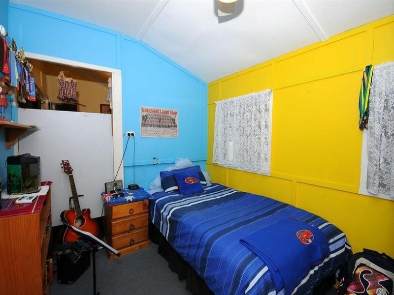 11 King Street, Urangan QLD 4655