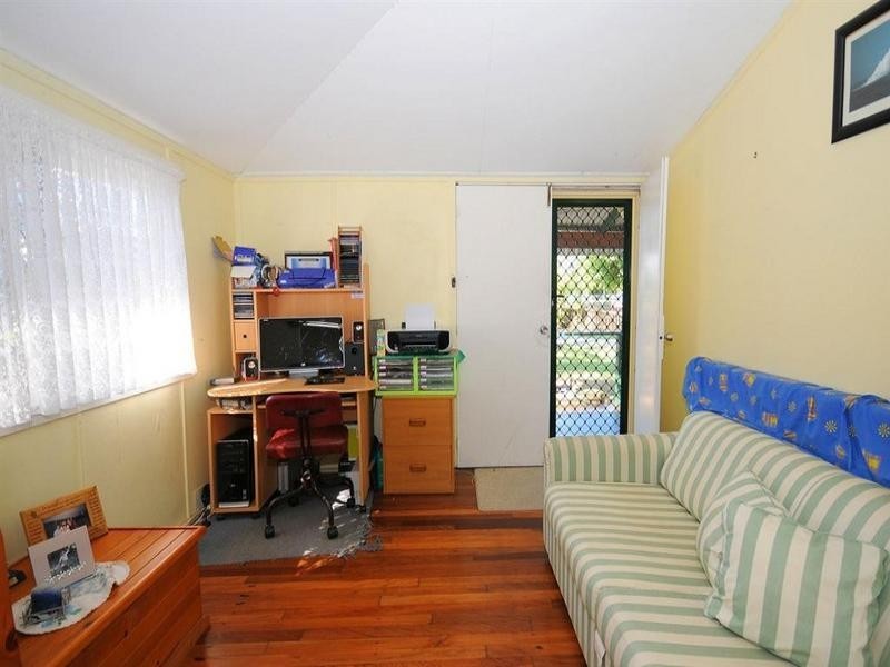 11 King Street, Urangan QLD 4655