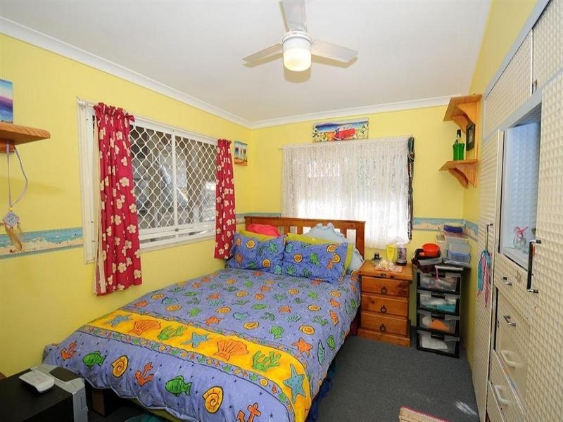 11 King Street, Urangan QLD 4655