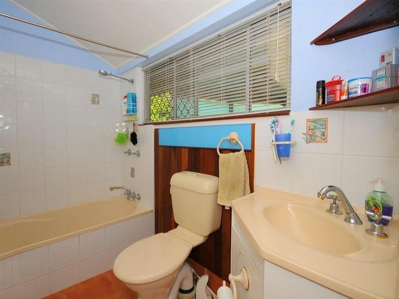 11 King Street, Urangan QLD 4655