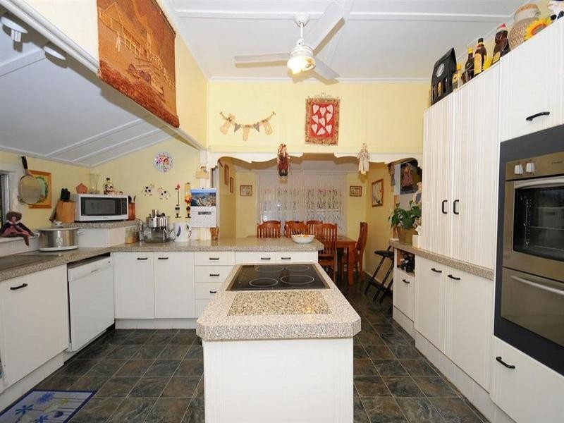 11 King Street, Urangan QLD 4655