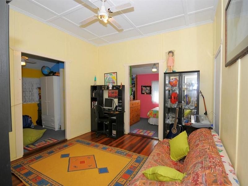 11 King Street, Urangan QLD 4655