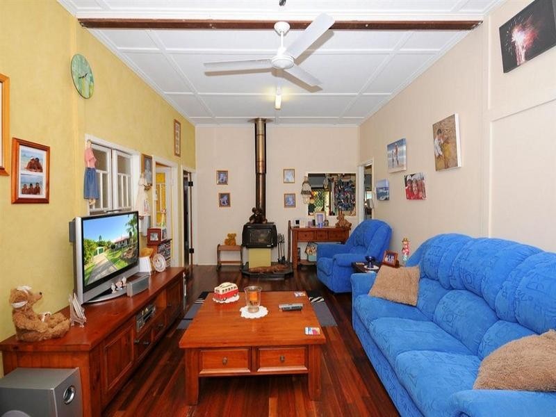 11 King Street, Urangan QLD 4655