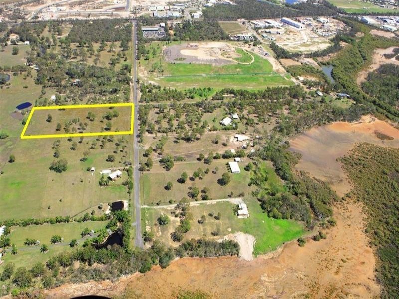 15 Beck Road, Urangan QLD 4655