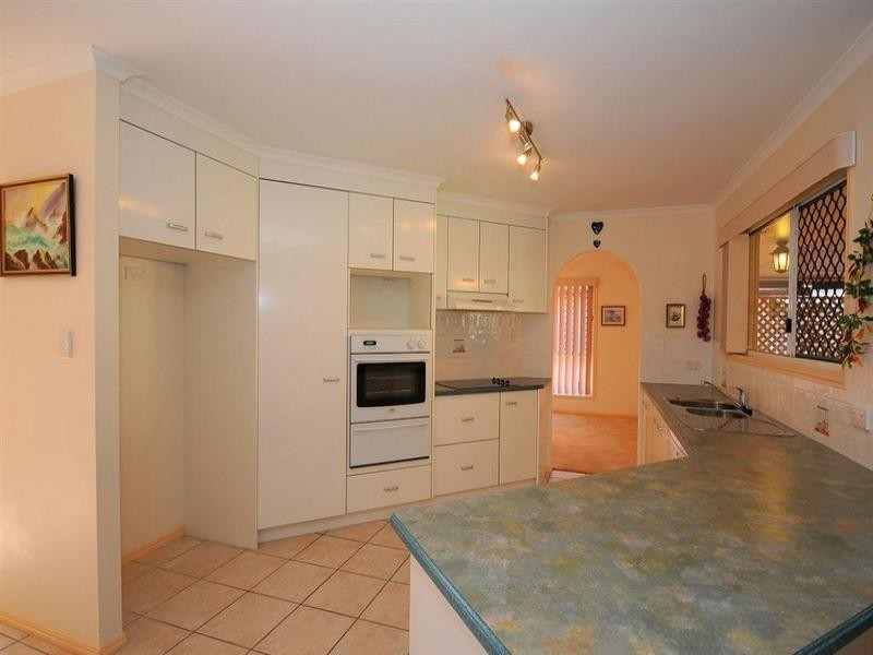 12 Heather Way, Urraween QLD 4655