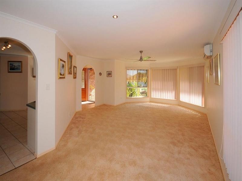 12 Heather Way, Urraween QLD 4655