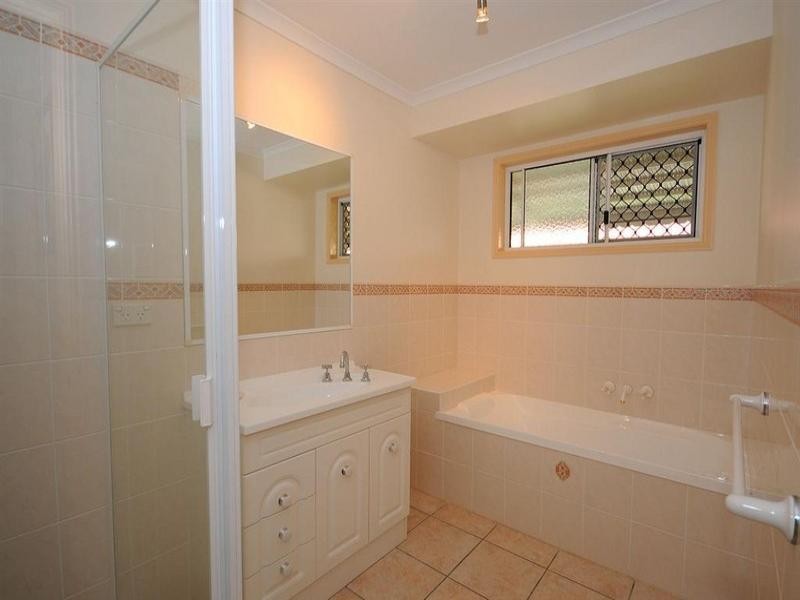 12 Heather Way, Urraween QLD 4655