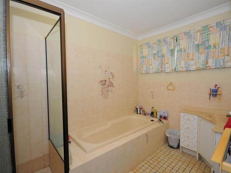 32 Barker Street, Point Vernon QLD 4655